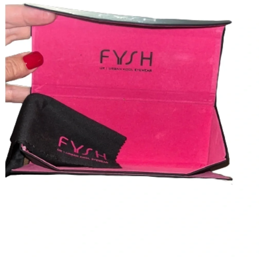FYSH urban kool eyewear glasses case